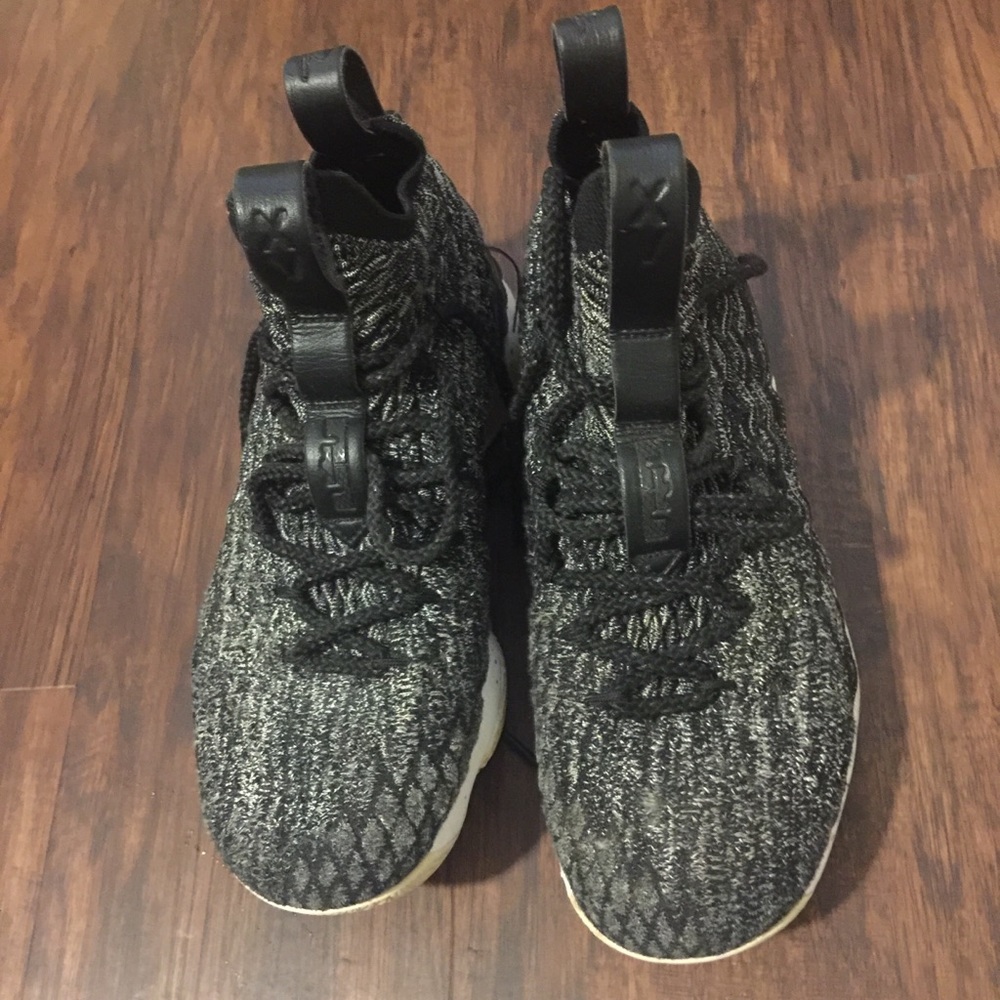 Nike lebron 15 Boys Sneakers Black & Taupe Size 5Y